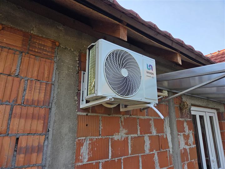 Union spoljna jedinica ispod nadstrešnice